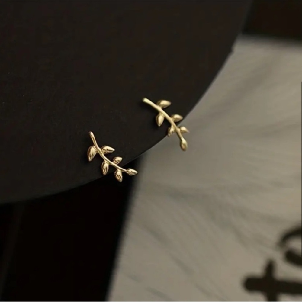 NEW Dainty Branch Leaves stud Earrings Simple in Gold color